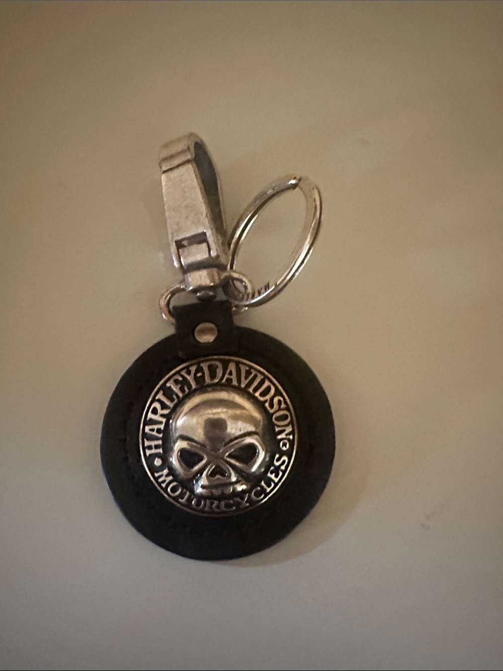 Harley-Davidson Black Leather Key Chain with Silver Skull Emblem